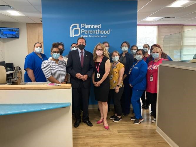 Following the U.S. Supreme Court’s devastating decision to overturn Roe v. Wade, U.S. Senator Richard Blumenthal (D-CT) visited Planned Parenthood in New Haven to stand with advocates to protect reproductive freedom and access to abortion in America.